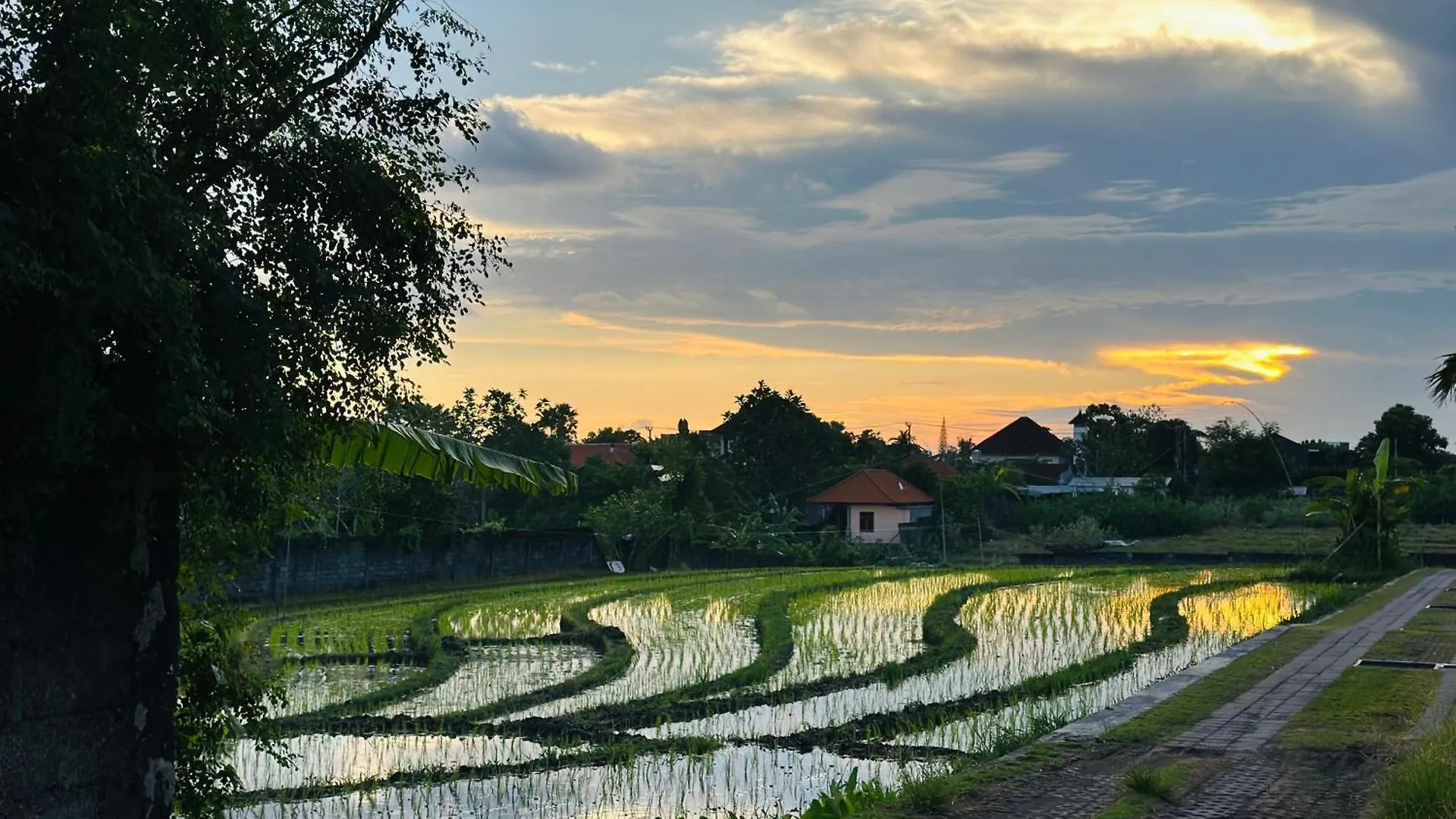 Cozy 2Br Canggu - 6 Mins To Berawa Beach - Netflix 0*, Canggu (Bali) Indonesia